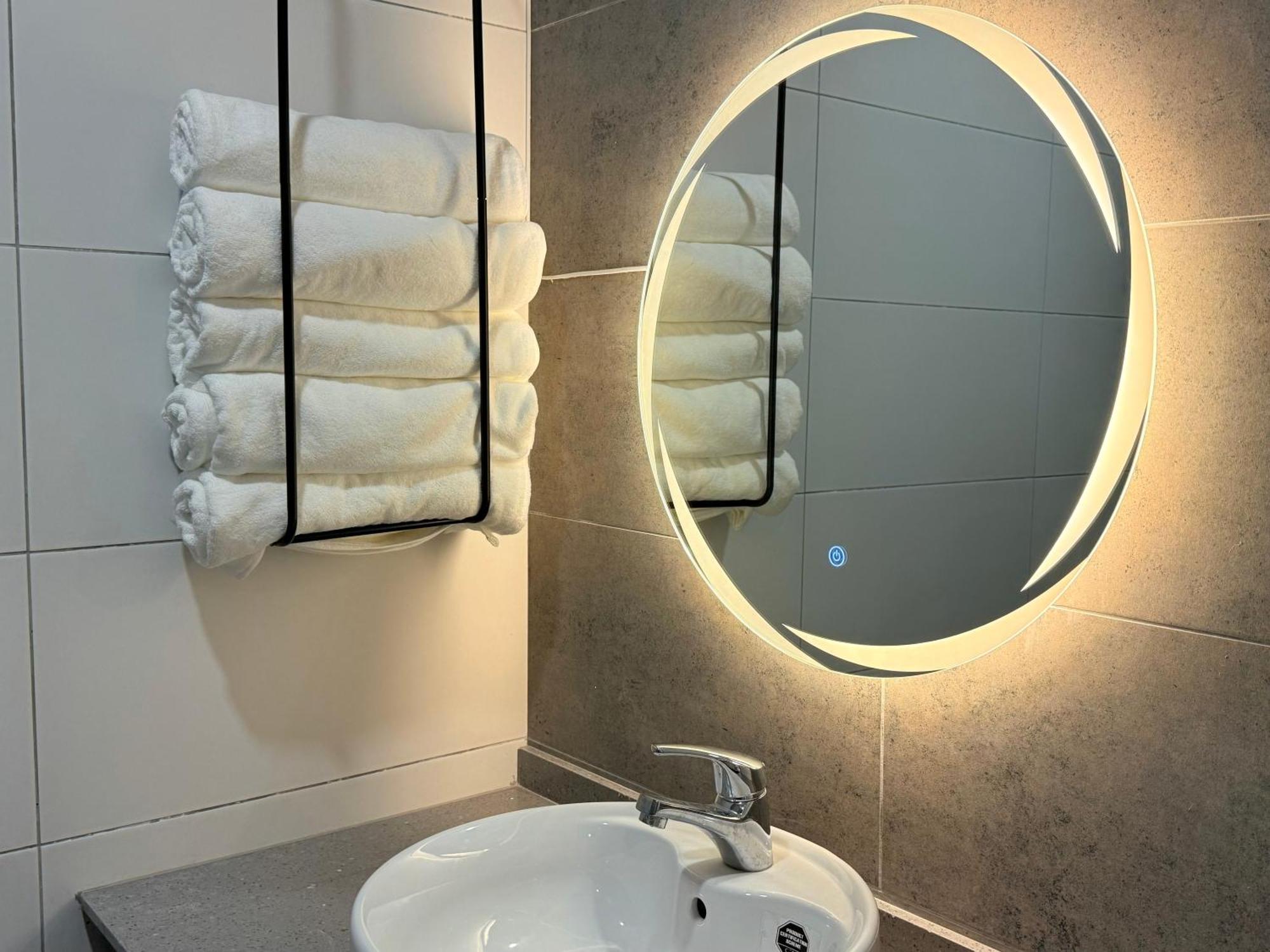 3b2b 10pax - The Podium Hospital Aeon Mall Apartment Kuching