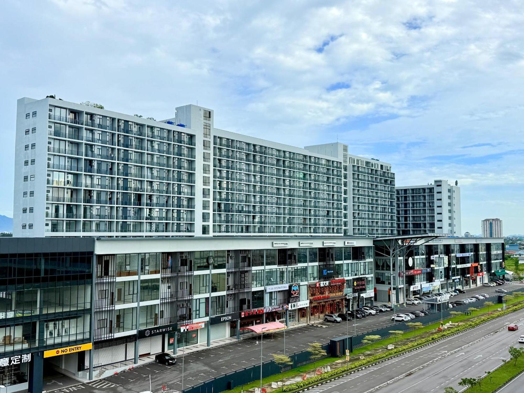 3b2b 10pax - The Podium Hospital Aeon Mall * Kuching